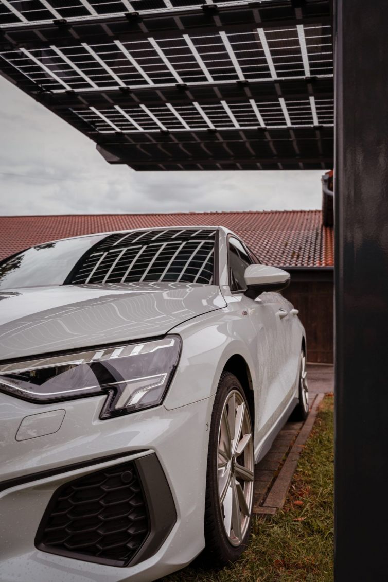 Photovoltaik Überdachung für E-Autos